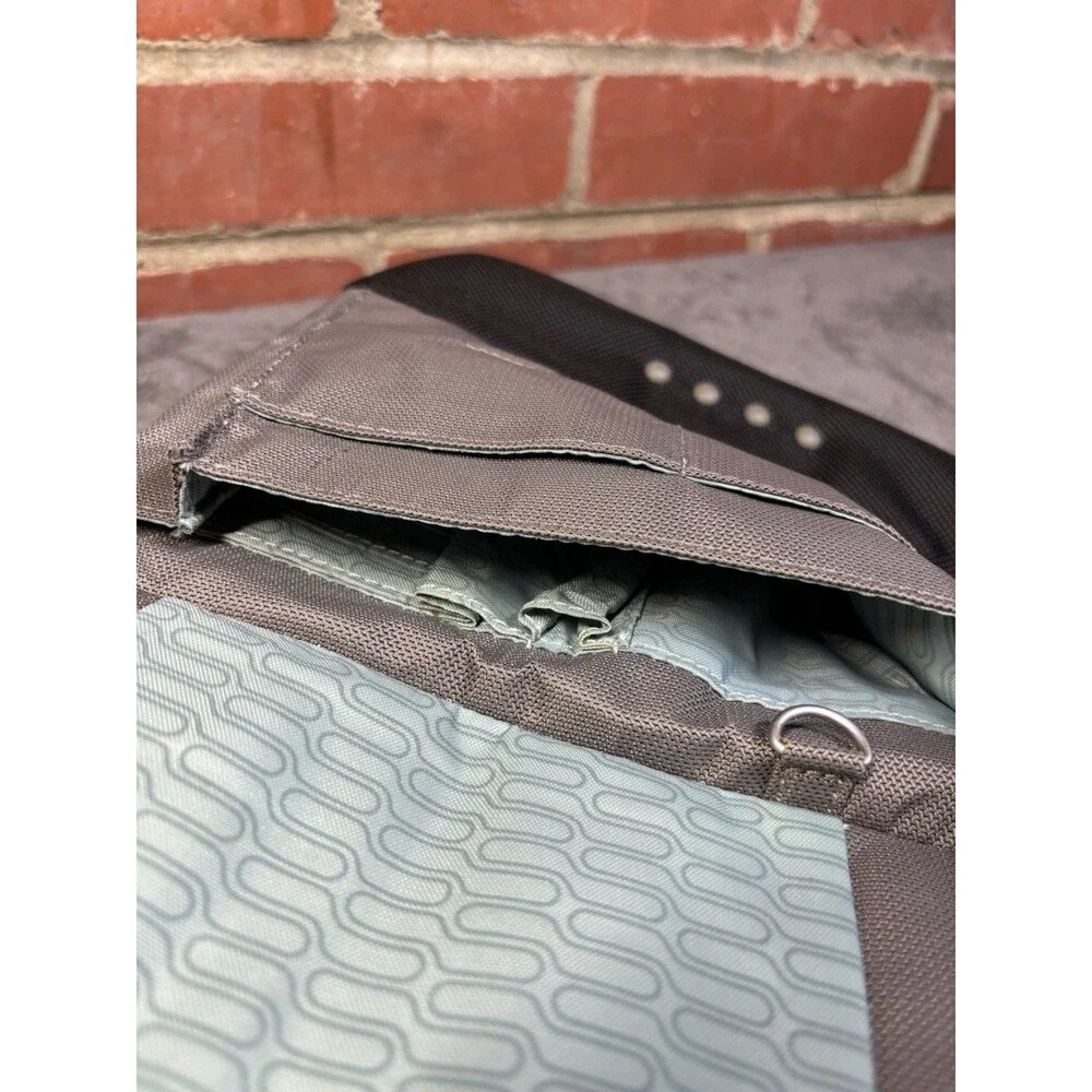 Tumi 5135GRN Should Bag Cross Body Bag Nylon Zipper Pockets Adjustable Strap